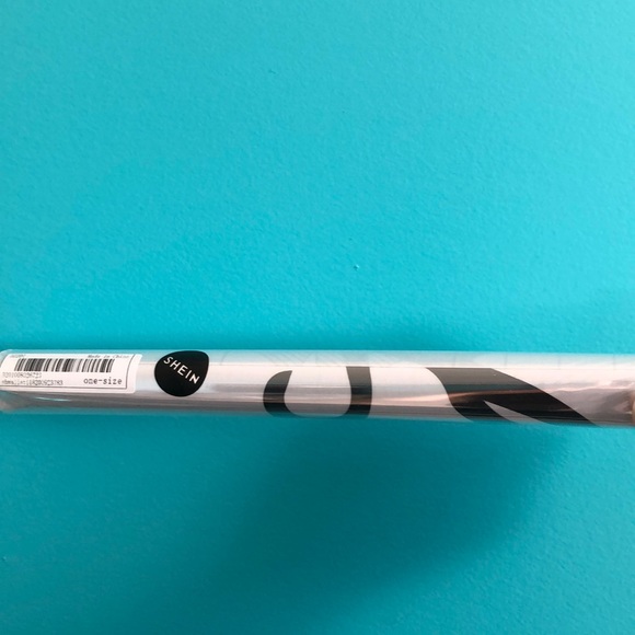 ***HOST PICK*** 💜 Love wall decal - Picture 7 of 7